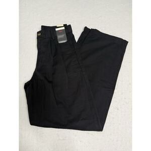 Levi’s Women’s Black Pleated Straight Leg Pants – Relaxed Fit NWT Size 26